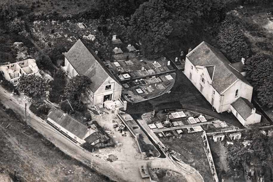 Old black and white photograph of Dromore Non-Subscribing Presbyterian Church on Barban Hill