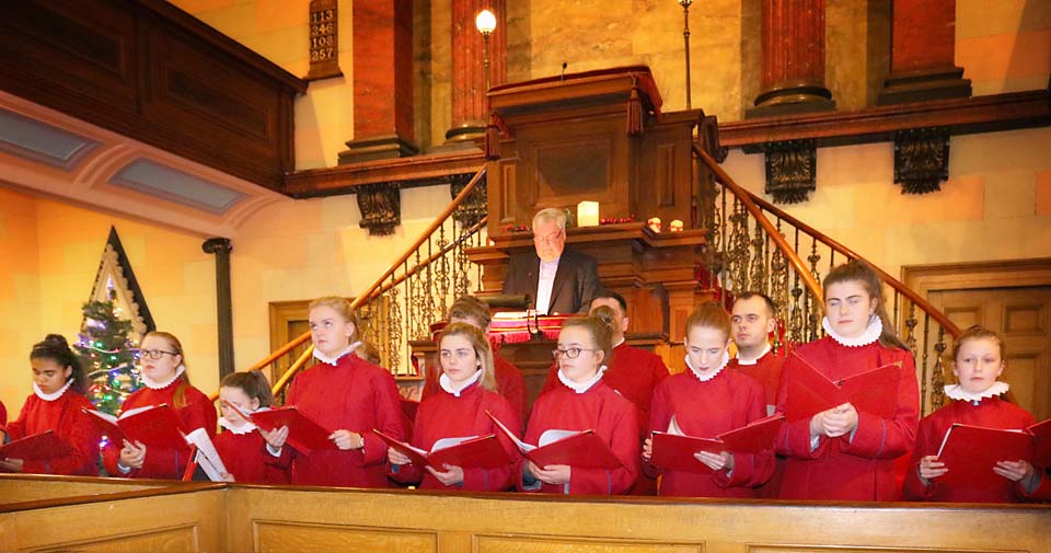 The Rev Norman Hutton welcomes the Choir of St Anne’s Cathedral to the concert of Christmas Music to celebrate the 300th anniversary of Banbridge Non-Subscribing Presbyterian Church