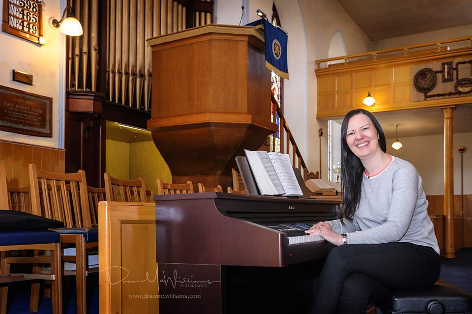 Leona Coulter at the piano in Dromore Non-Subscribing Presbyterian Church